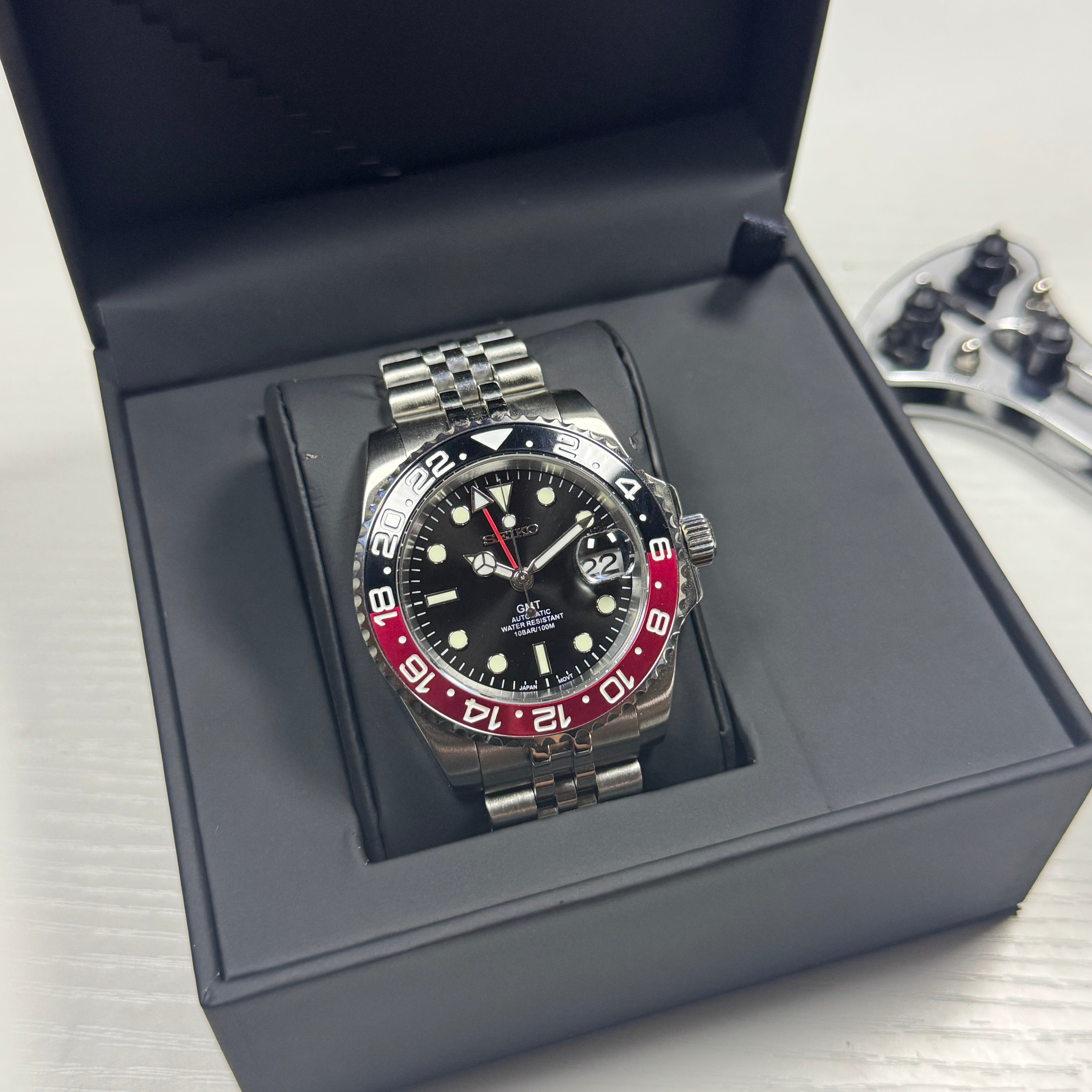 Seiko Mod Gmt | Negro y Rojo