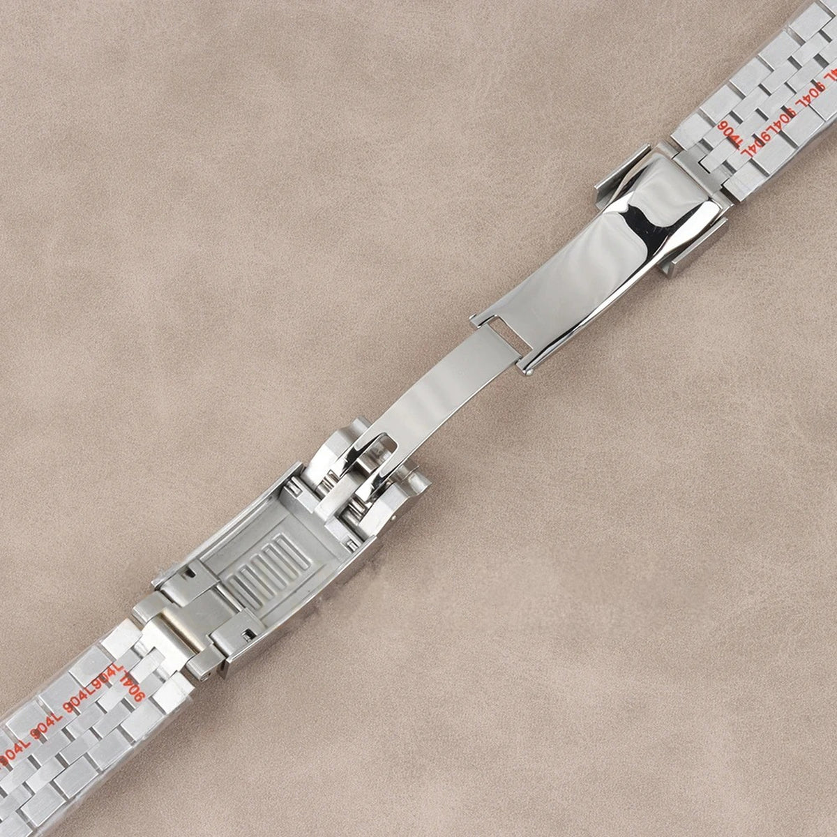 Close-up of the Jubilee folding clasp with safety lock, 904L steel