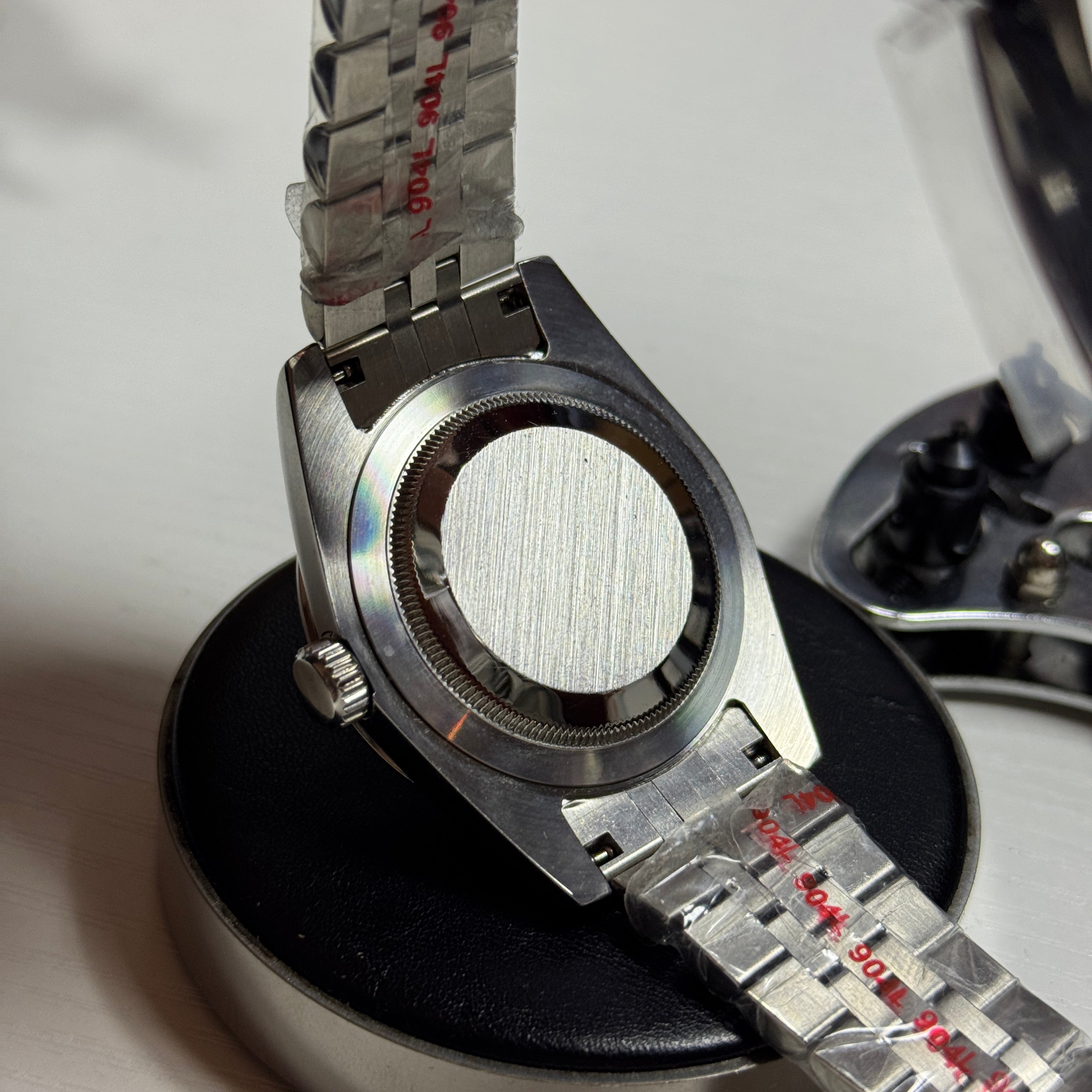 Classic Date – White Sunburst Dial