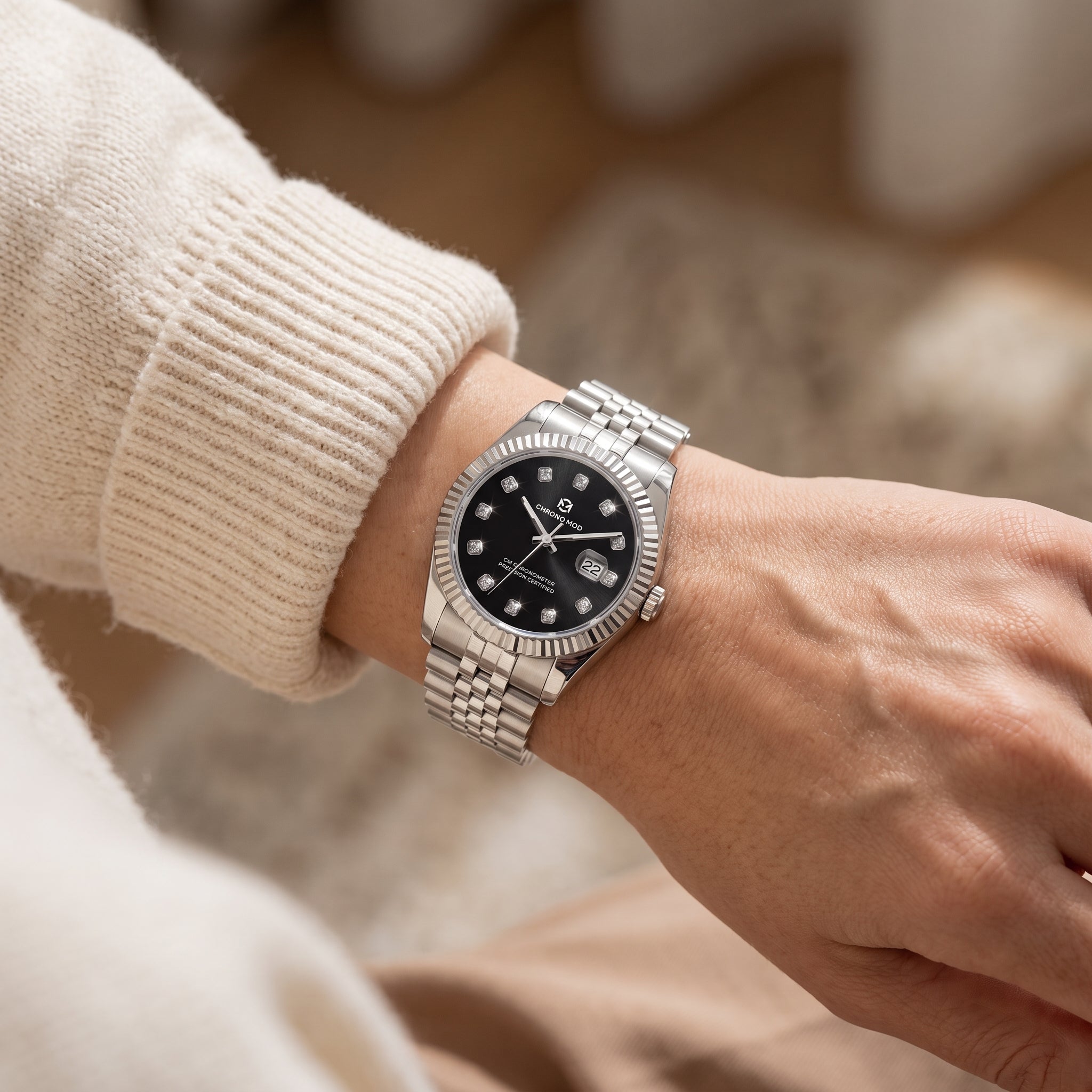 Chrono Mod Lady Date 31 mm worn on a slim wrist, natural light